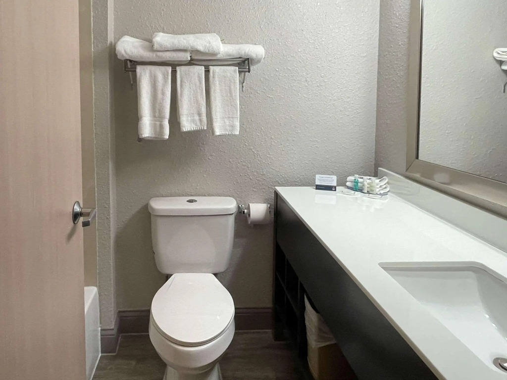 Clarion Pointe Fairborn near Wright Patterson AFB