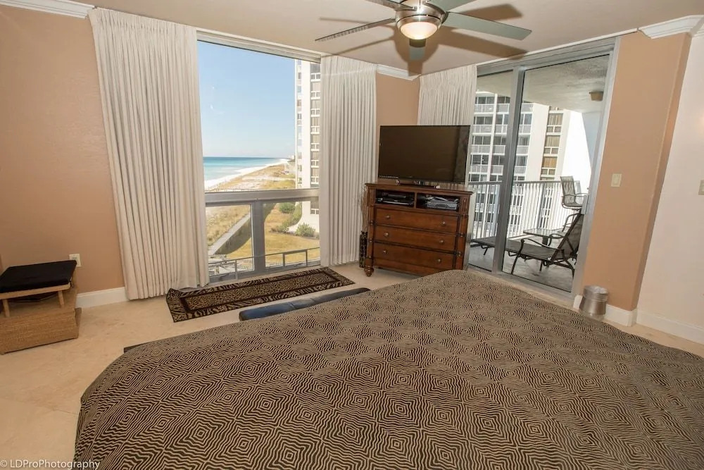 Shoreline Towers 1052 2 Bedroom Condo by RedAwning
