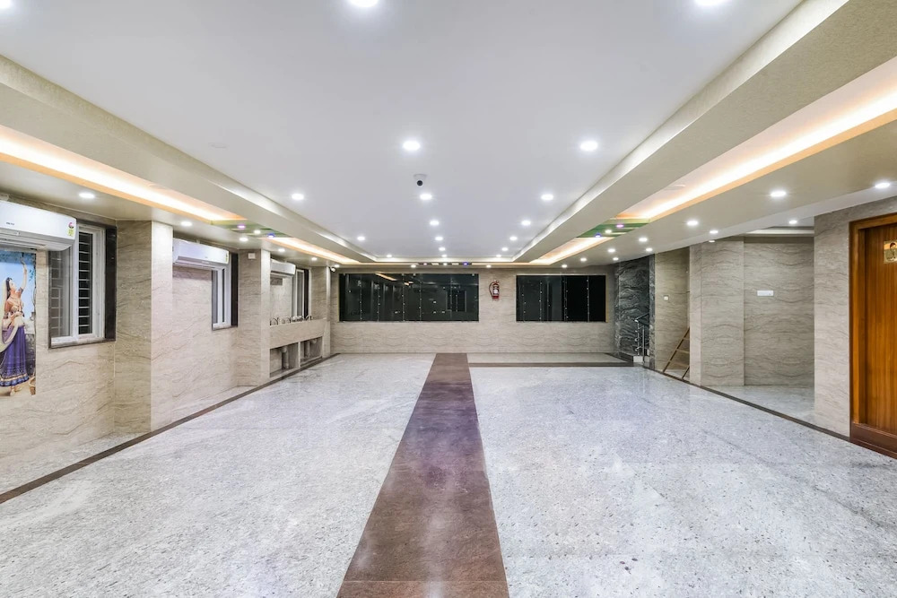 Oyo 29754 Sri Lakshmi Srinivasa Grand