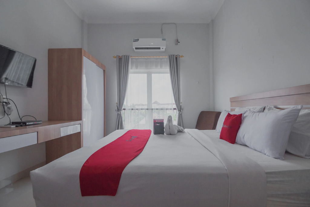 RedDoorz near Hermes Place Polonia Medan