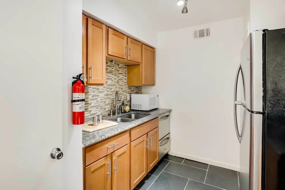 Serene Dallas Condo w/ Pool - Walkable Location!