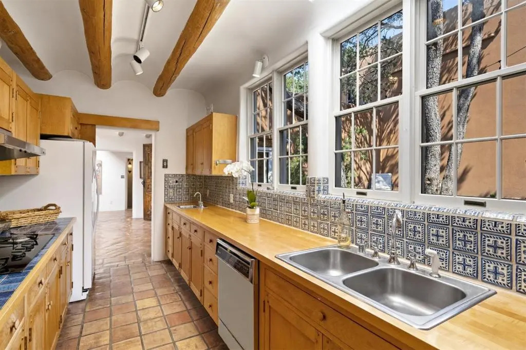 Cinco Chimineas - Indoor Pool, Walk to Canyon Rd, Authentic Historic Santa Fe
