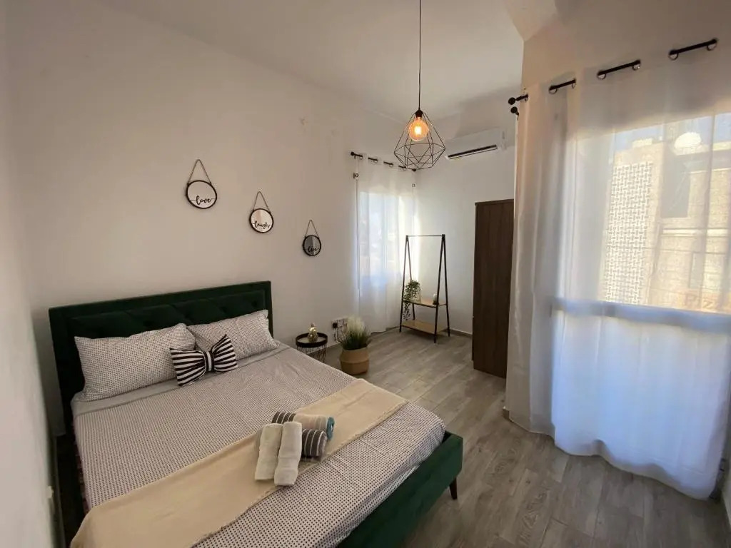 Modern Apartment Valentino GL144