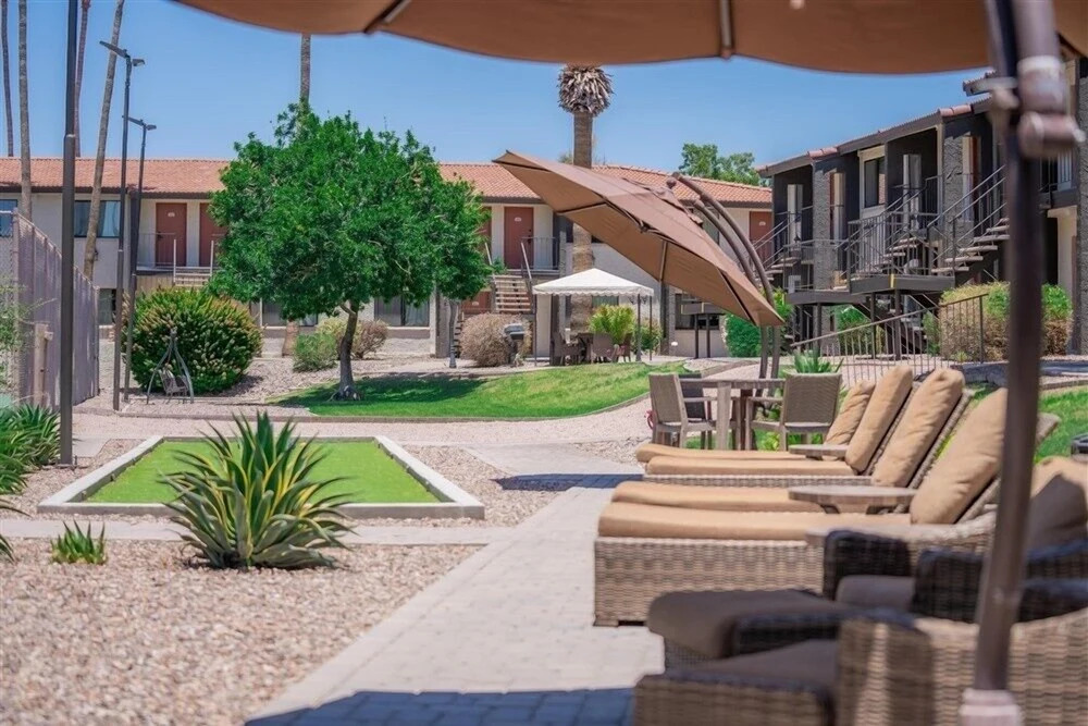 217 Fully Furnished 1BR Suite-Outdoor Pool! by RedAwning