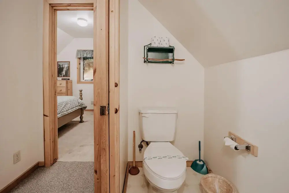 Baker Rim Cabin 32 - Cute, Private, 2-story Family Cabin