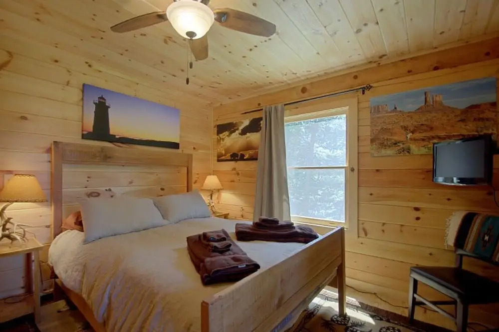 Taj's 3 Bedroom Cabin - 3 Br Cabin