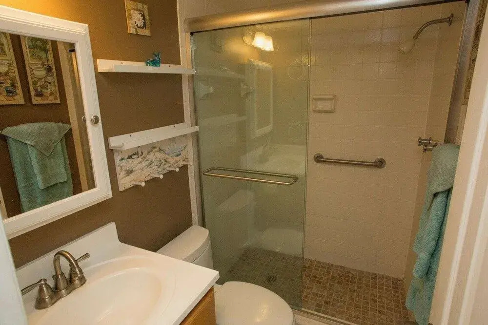 Win-San A-213 - 2 Br Condo