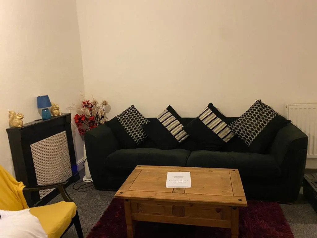 3 bed stylish house Whole house