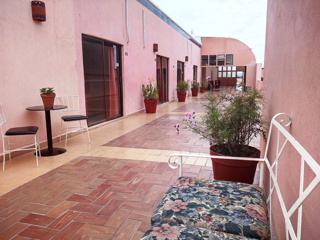 Los Jitos Hotel & Suites