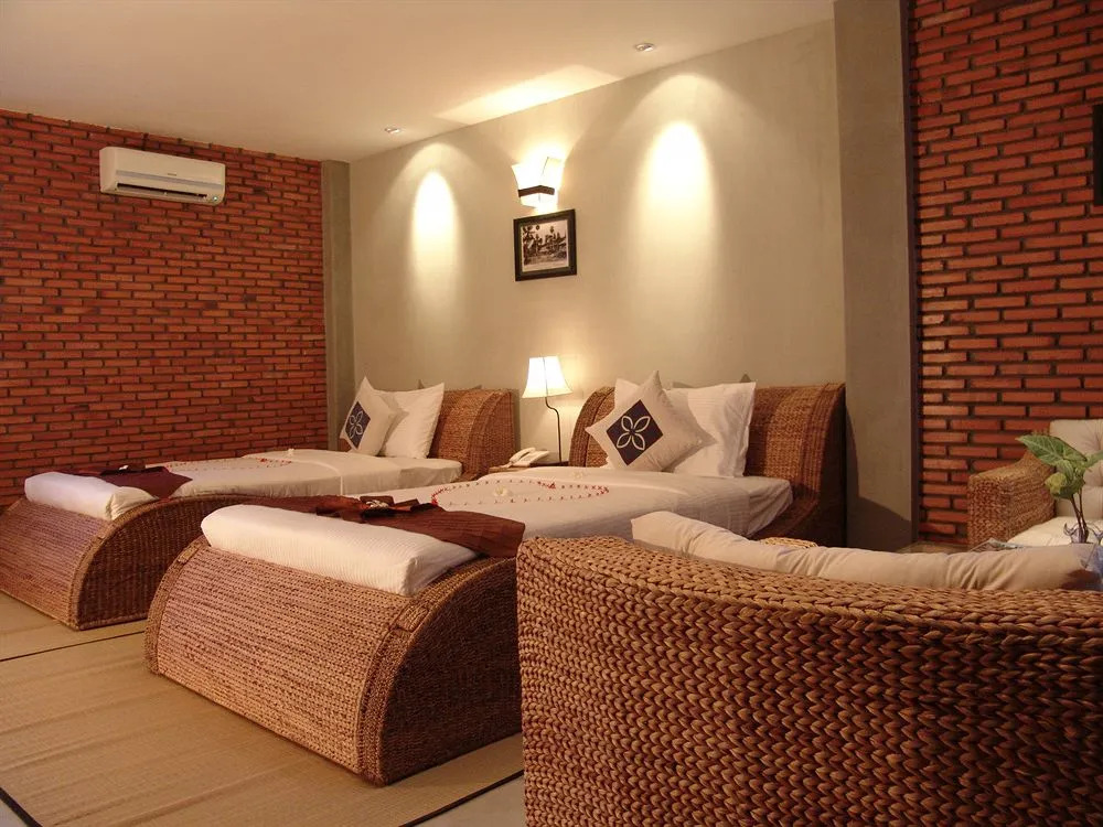 Frangipani Fine Arts Hotel