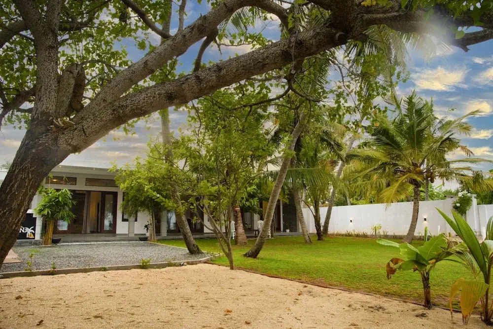 Hiru Lagoon Negombo
