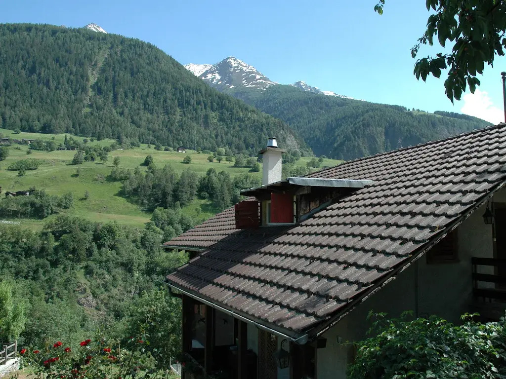 Charming Chalet Near Trails