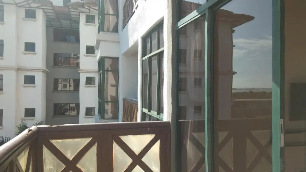 OYO Home 90533 Nomadic Town Condo