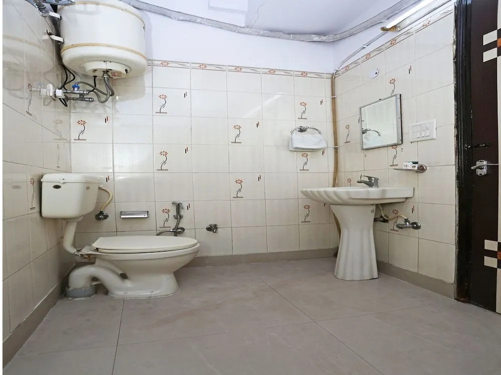 OYO 526 Hotel Asees Inn