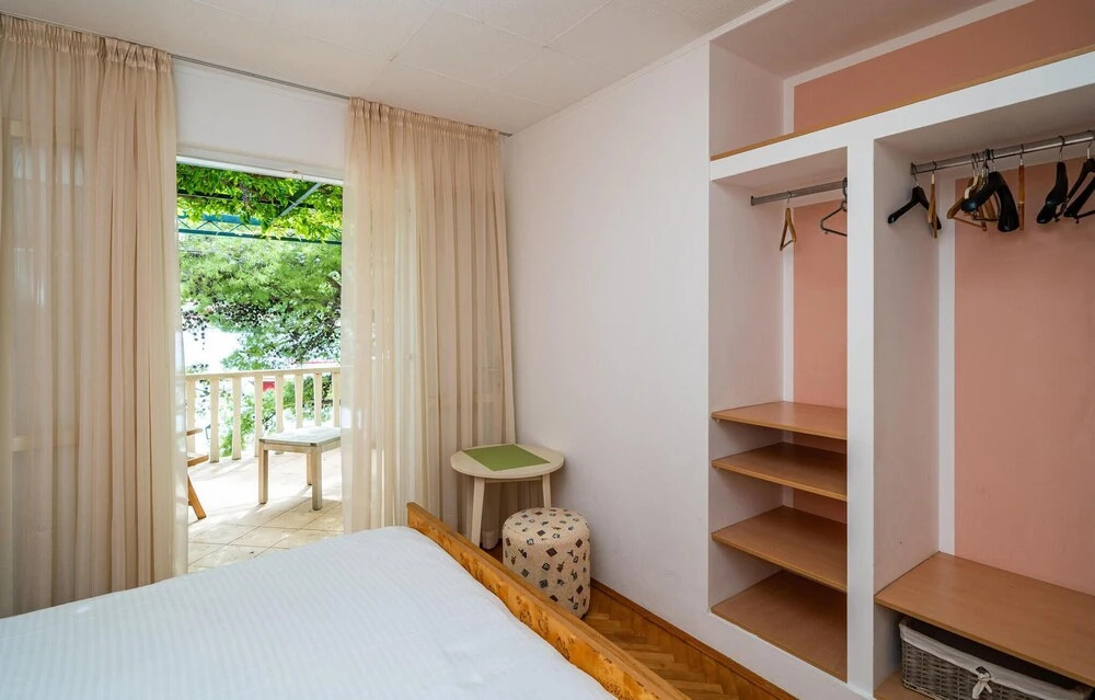 Stunning Home in Zaton Mali With Wifi and 5 Bedrooms