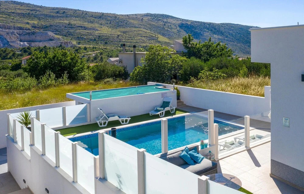 Awesome Home In Srinjine