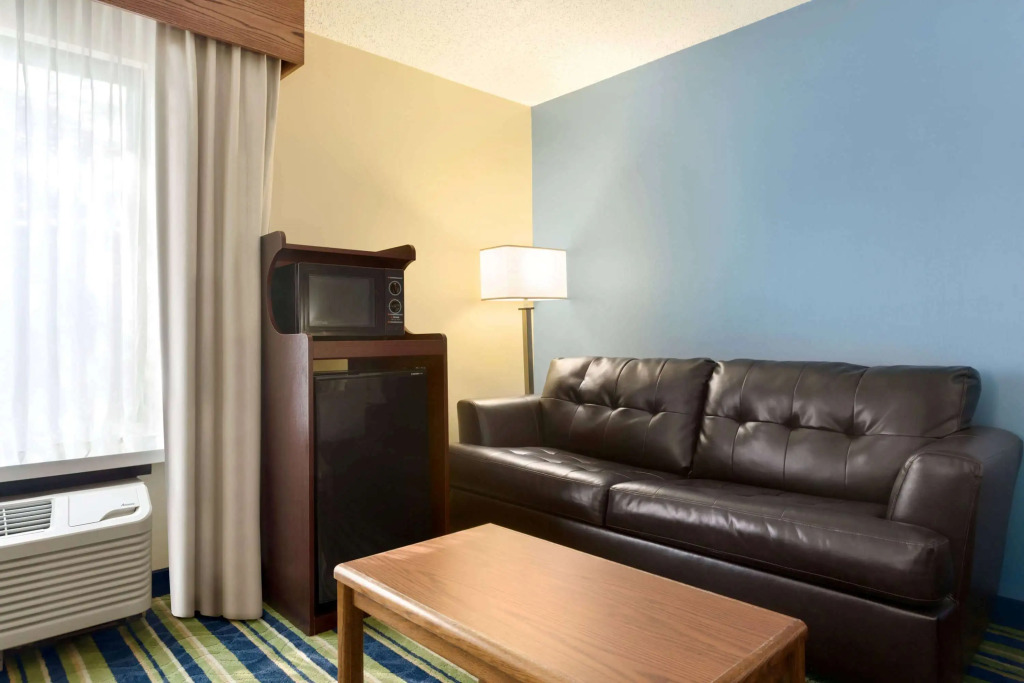 Days Inn by Wyndham Fargo - West Acres