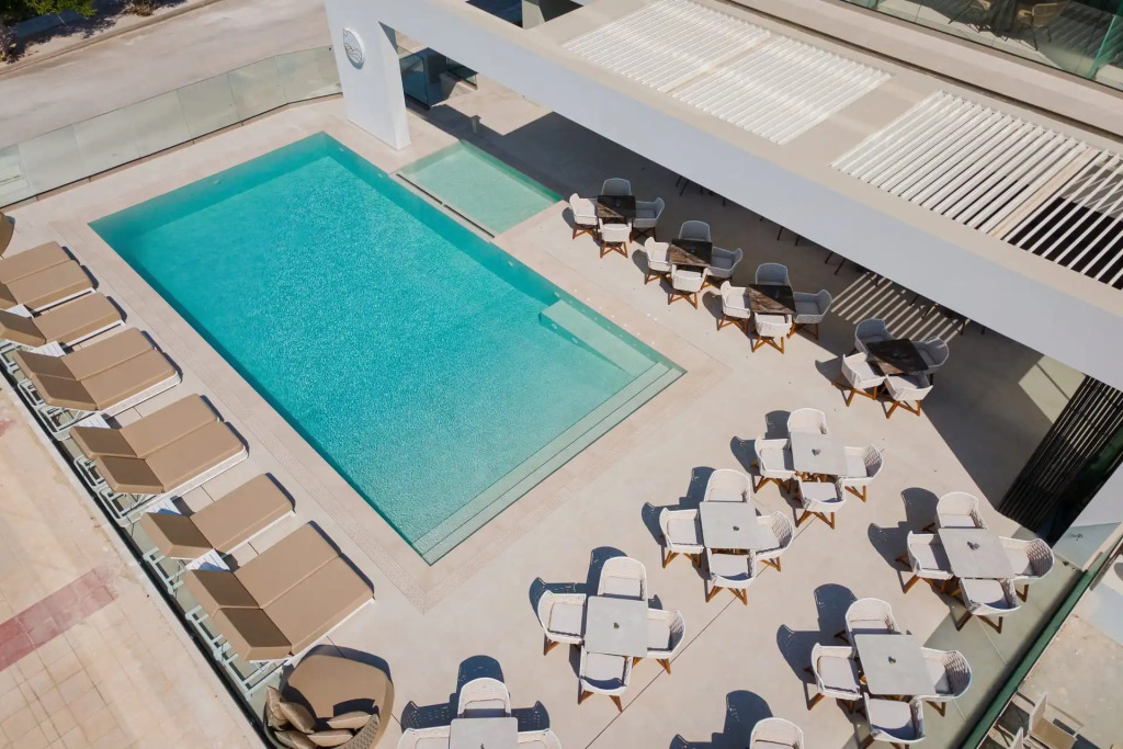 Avant Blue Boutique Hotel