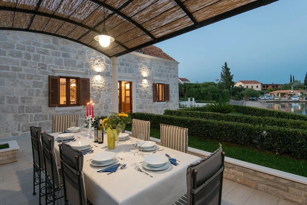 Villa Loviste Paradise