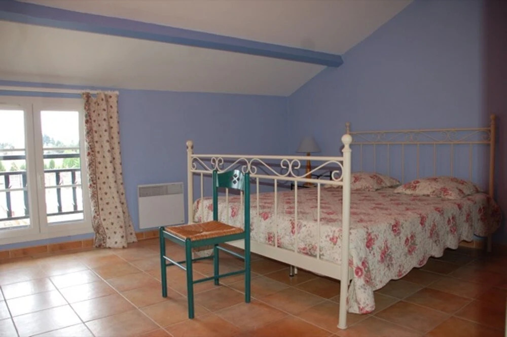 House With 3 Bedrooms in Sarrians, With Wonderful Mountain View, Priva