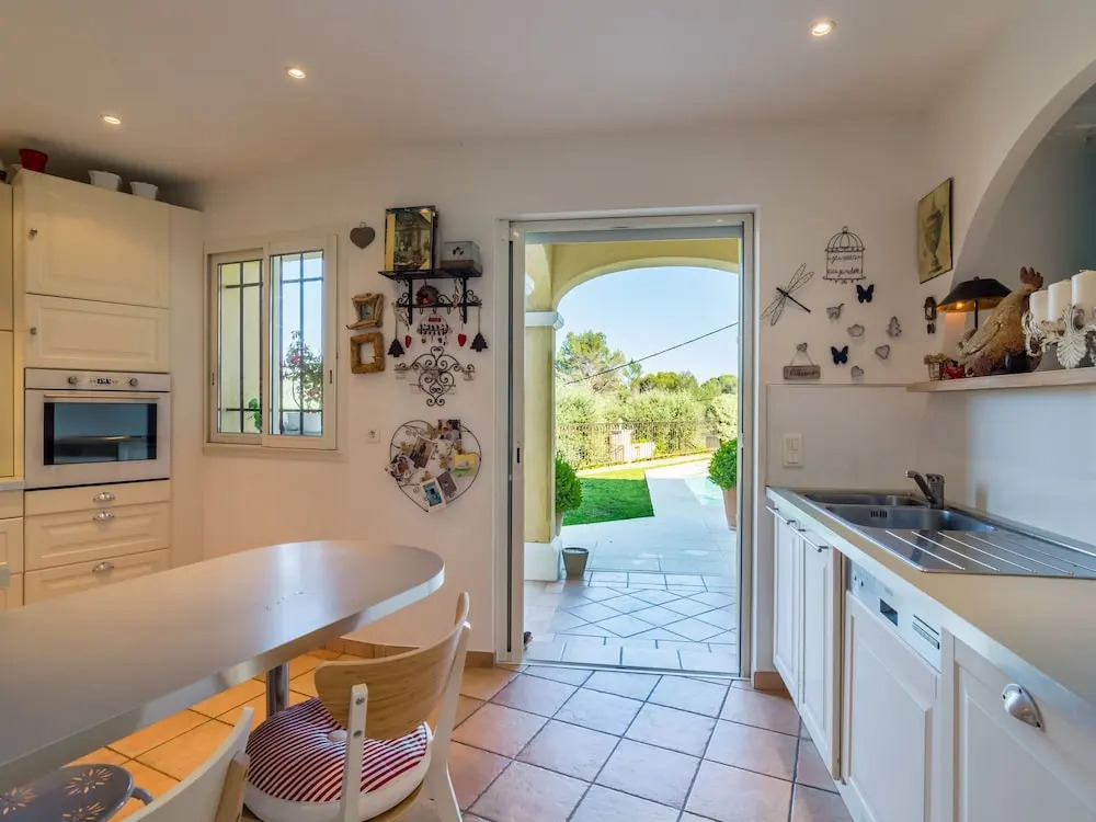 Luxurious Villa With Internet and Private Swimming Pool, Near Grasse