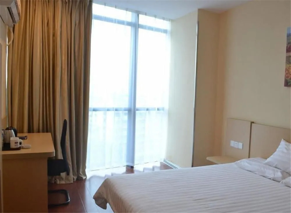 Hanting Express Wuxi Dongjiang Xindong Square