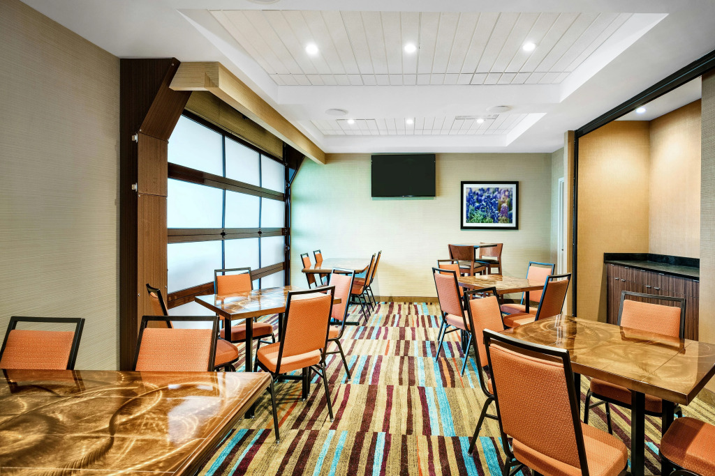 Fairfield Inn & Suites Van Canton Area