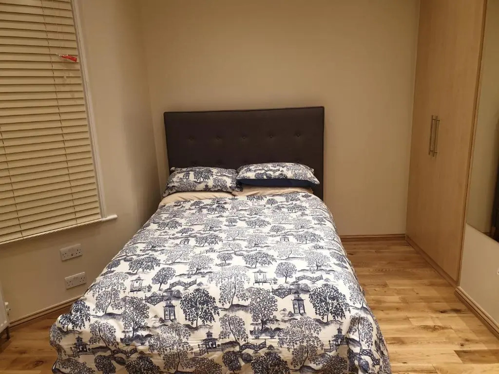 London Luxury Apartments 5 min walk from Ilford Station, with FREE PARKING FREE WIFI