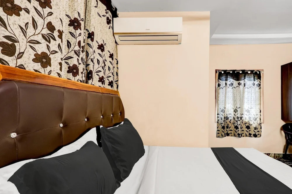Super OYO Hotel O Adarsh Nagar Near Kavya Hospital