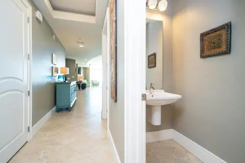 Turquoise Place Unit 404C