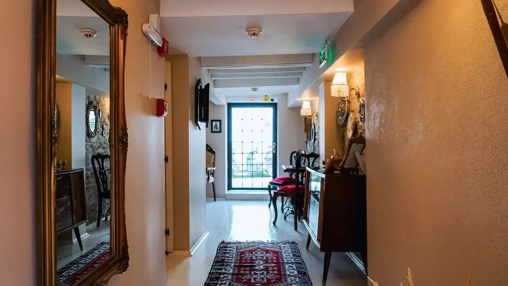 1870 Tas Konak Otel Sanat Sokagi