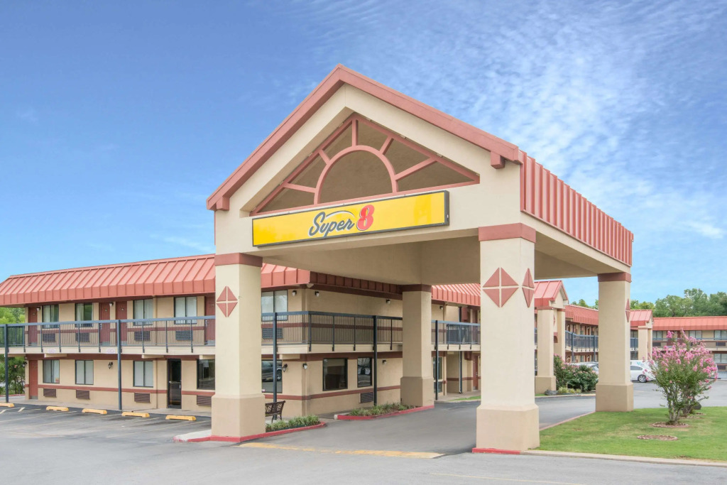 Super 8 by Wyndham Tulsa - Route 66