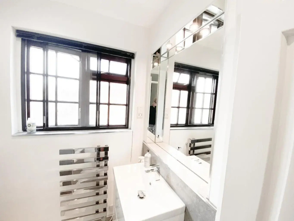 Harbourside House - Great Location - Parking - 2 En-Suites - Sleeps 5 Plus 1