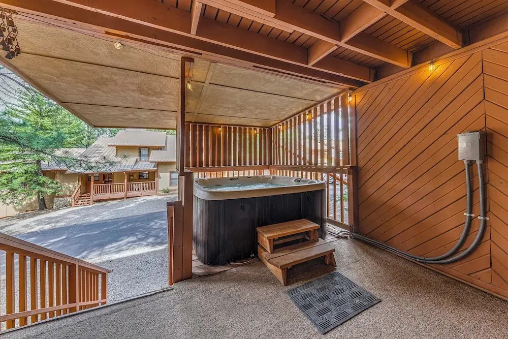 Spacious Ruidoso Retreat w/ Hot Tub & 2 Kitchens!