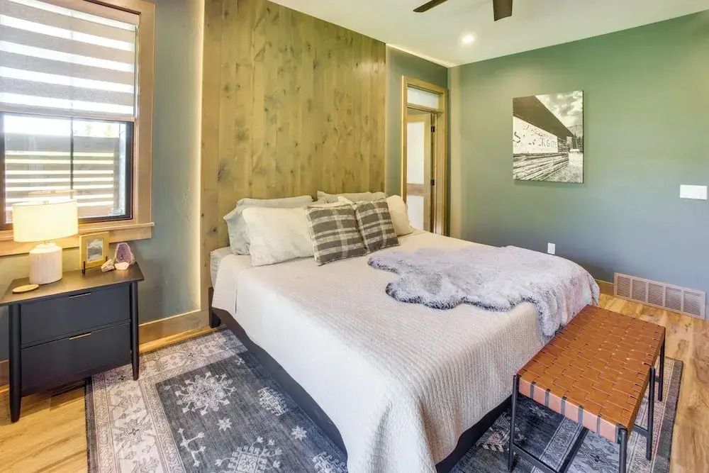 3 Mi to Dtwn Red Lodge: Mtn-view Home w/ Hot Tub