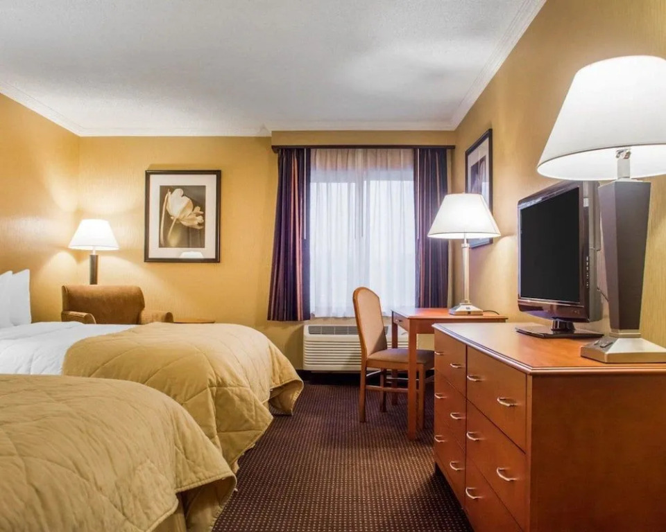 Quality Inn & Suites Riverfront Oswego