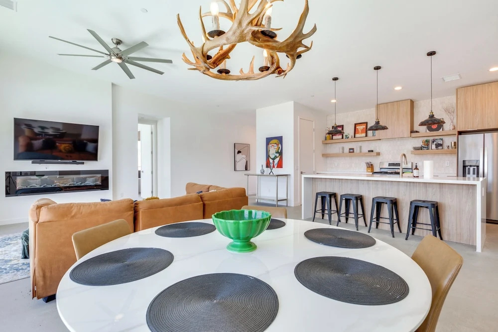 Hot Tub & Views! Contemporary Yucca Valley Retreat