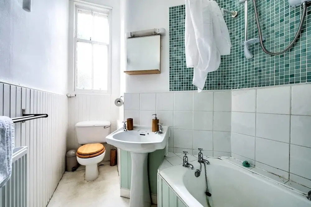 Lovely and Spacious 2BR Home on Comiston Road