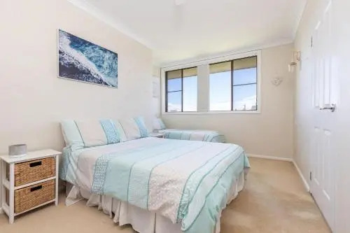 Shoreline 7 With 180 Degree Water Views