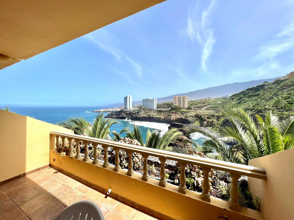 One bedroom, high floor, ocean views, pool