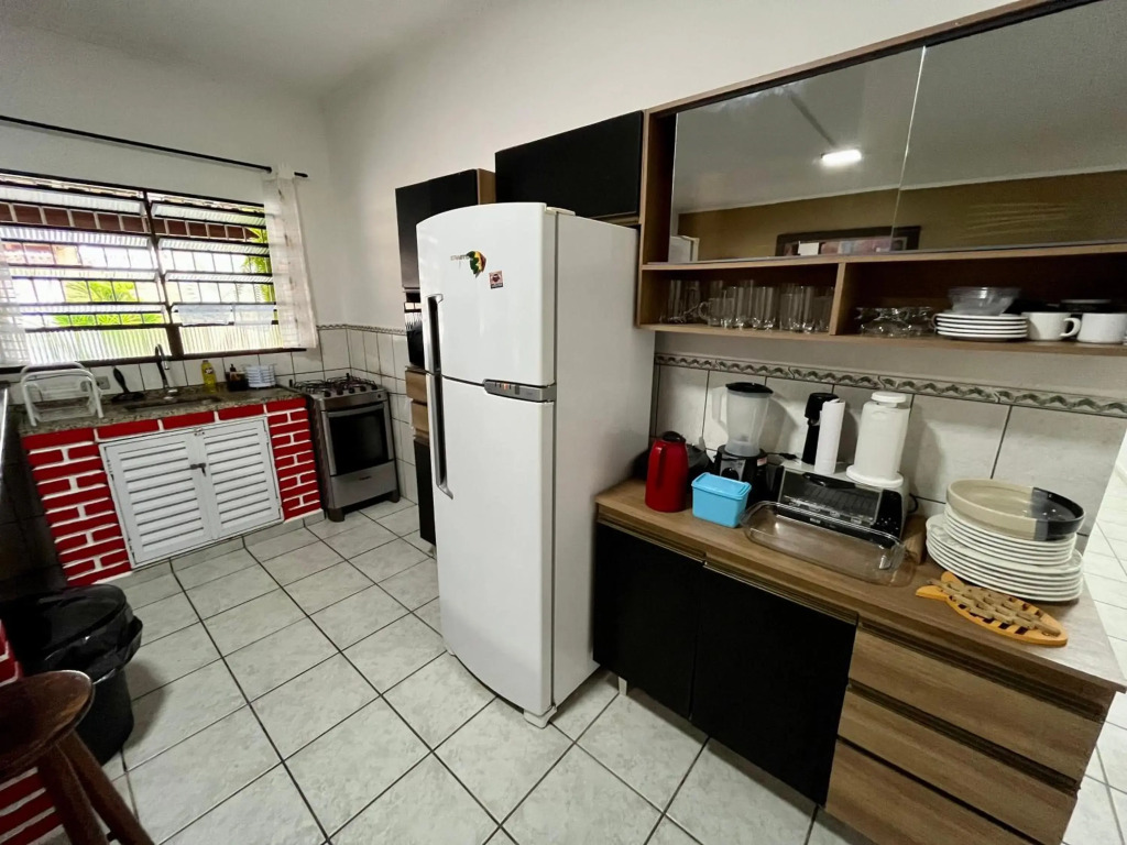Casa com Piscina Hidro, área Gourmet, Próximo à praia