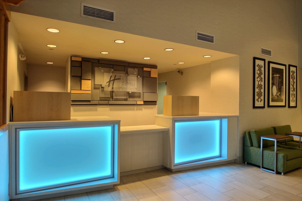 Holiday Inn Express Hotel & Suites Milwaukee Airport, an IHG Hotel