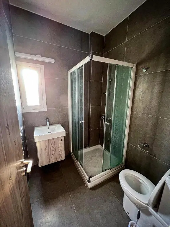 200M From Beach 2 Bedroom