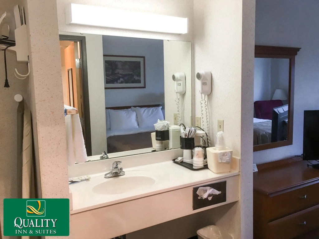 Quality Inn & Suites Belmont - Platteville