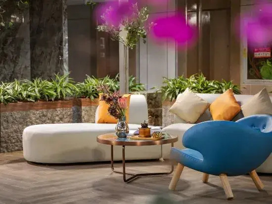Xingfu Holiday Hotel (Buji Shenzhen East Railway Station Branch)
