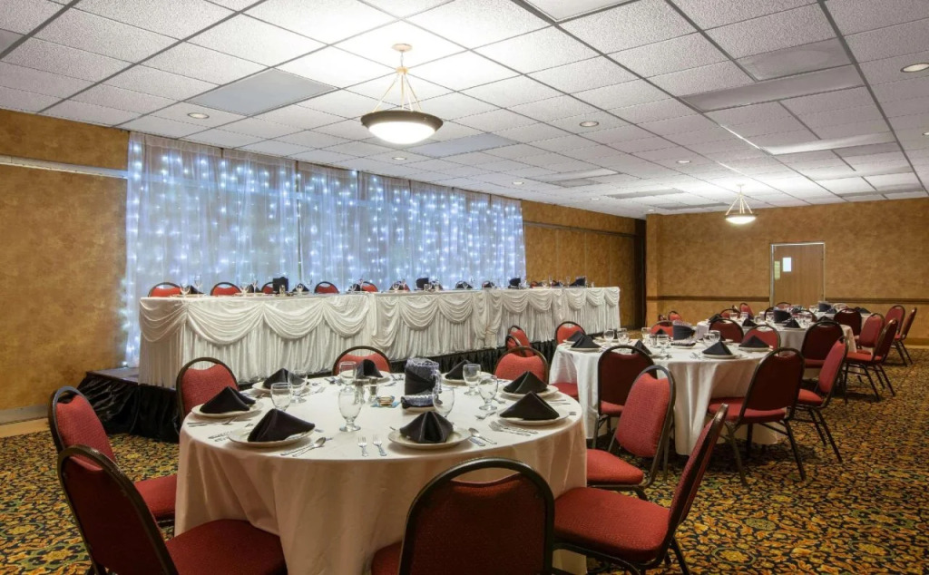 EverSpring Inn and Suites