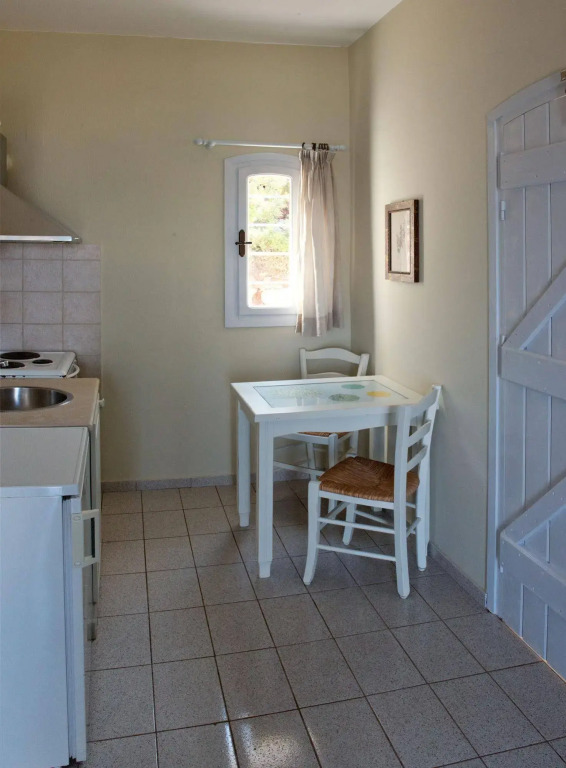 Adrakos Apartments