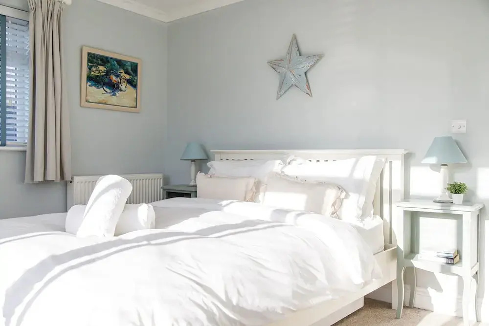 4BR Beach House sleeps 10 - 5 mins walk to the Sea