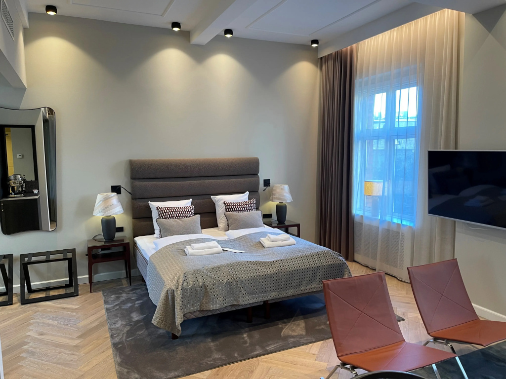 Ascot Hotel