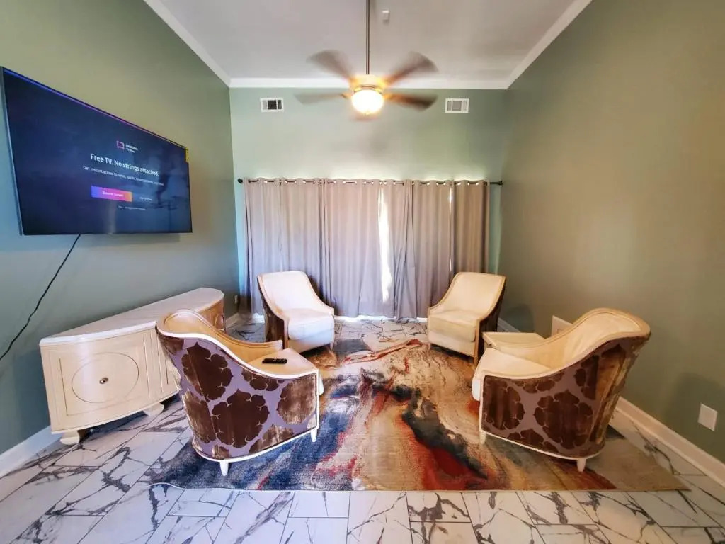 Huge 7 Bedrooms Contemporary Southern Elegance